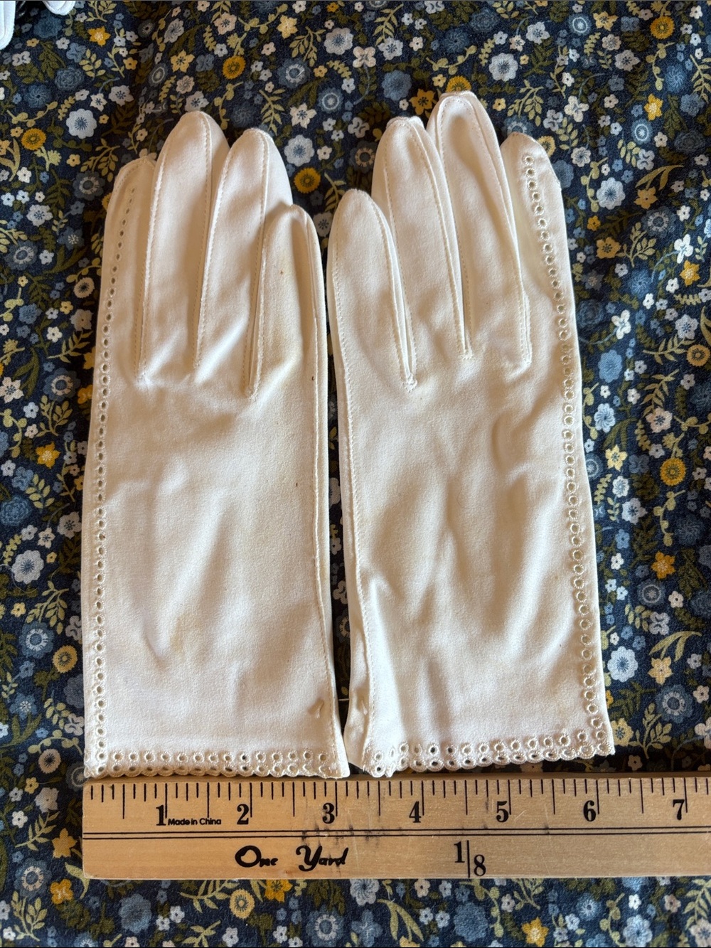 Vintage Ivory Ladies' Gloves with Eyelet Trim